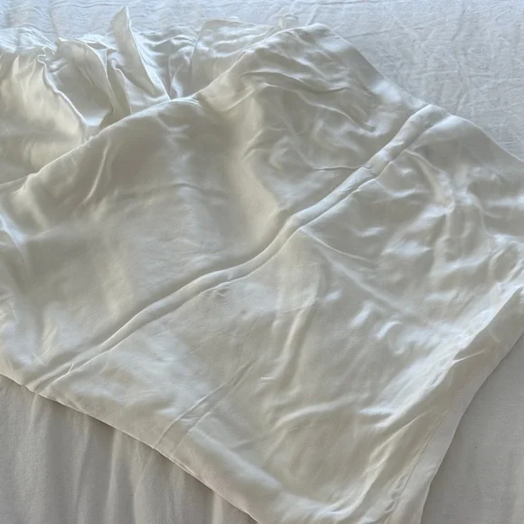 Bardot Azzura Satin Skirt in Ivory
Bardot - Picture 2 of 3